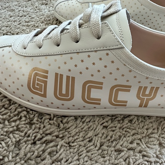 Gucci women’s Falacer Low “Guccy” print. - Picture 2 of 10